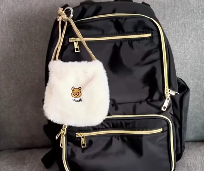 リュックにゴミ用のポーチをつける動画スクリーンショット