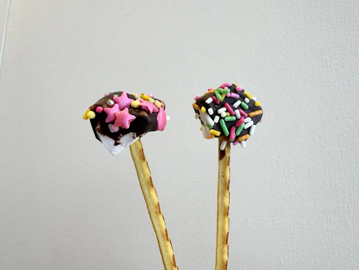 マシュマロポップの作り方（撮影：grapeフード編集部）