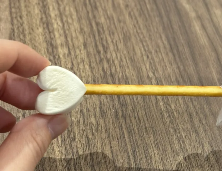 マシュマロポップの作り方（撮影：grapeフード編集部）