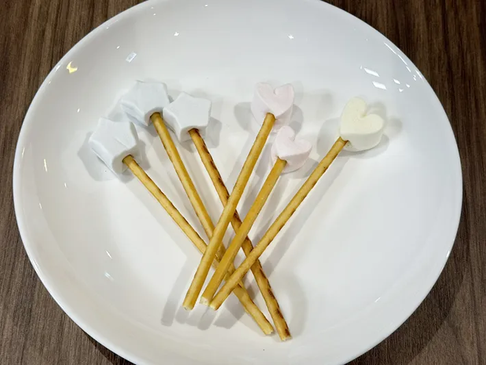 マシュマロポップの作り方（撮影：grapeフード編集部）