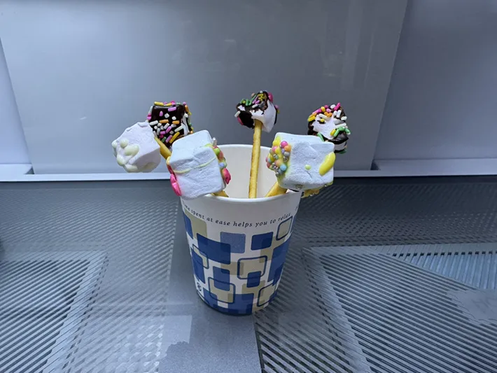 マシュマロポップの作り方（撮影：grapeフード編集部）