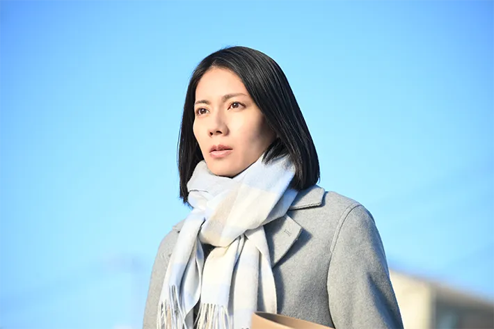 『夫に間違いありません』に出演する松下奈緒さんが写る場面写真