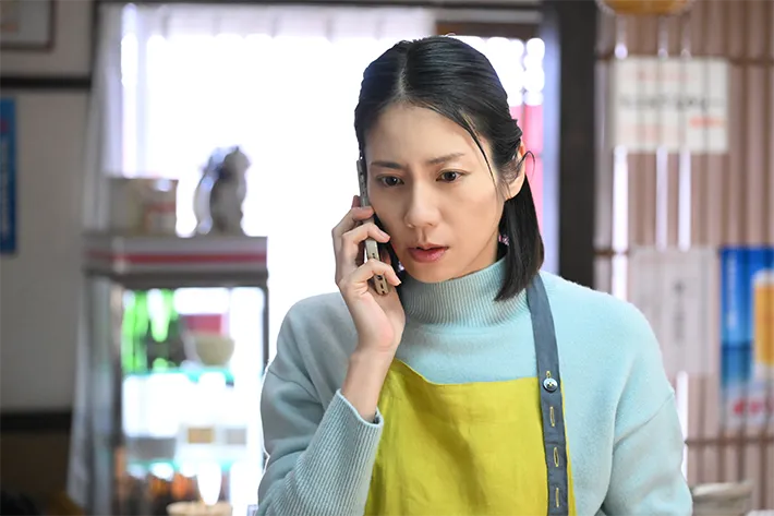 『夫に間違いありません』に出演する松下奈緒さんが写る場面写真