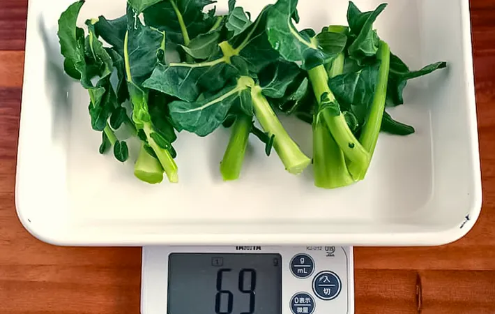 『ブロッコリーの茎の炒飯』を作る写真（撮影：小泉明代）