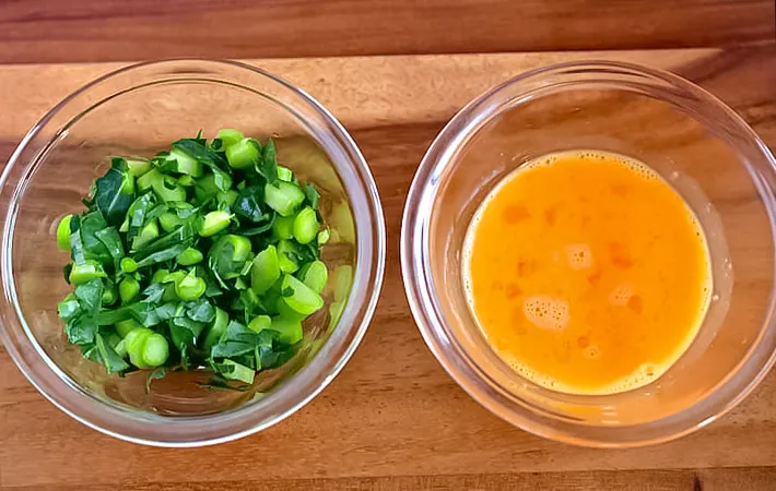 『ブロッコリーの茎の炒飯』を作る写真（撮影：小泉明代）