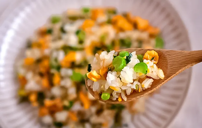 『ブロッコリーの茎の炒飯』の完成写真（撮影：小泉明代）