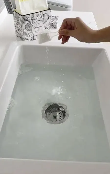 洗剤を入れる写真（撮影：Heulie）