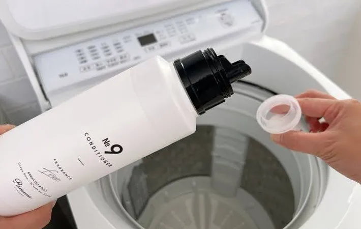 『洗濯機に柔軟剤を入れる』写真（撮影：Heulie）