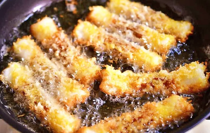 『ちくわカツ』を作る写真（撮影：小泉明代）