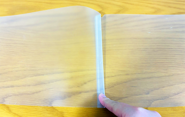 クリアファイルをゴミ箱に使う方法（撮影：grapeライフハック編集部）