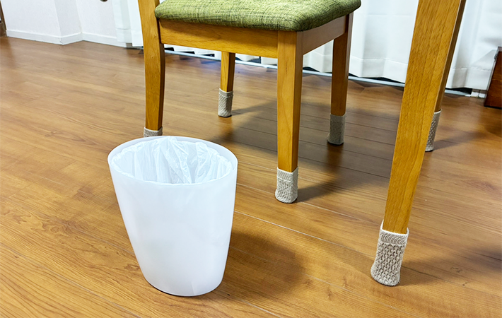 クリアファイルをゴミ箱に使う方法（撮影：grapeライフハック編集部）