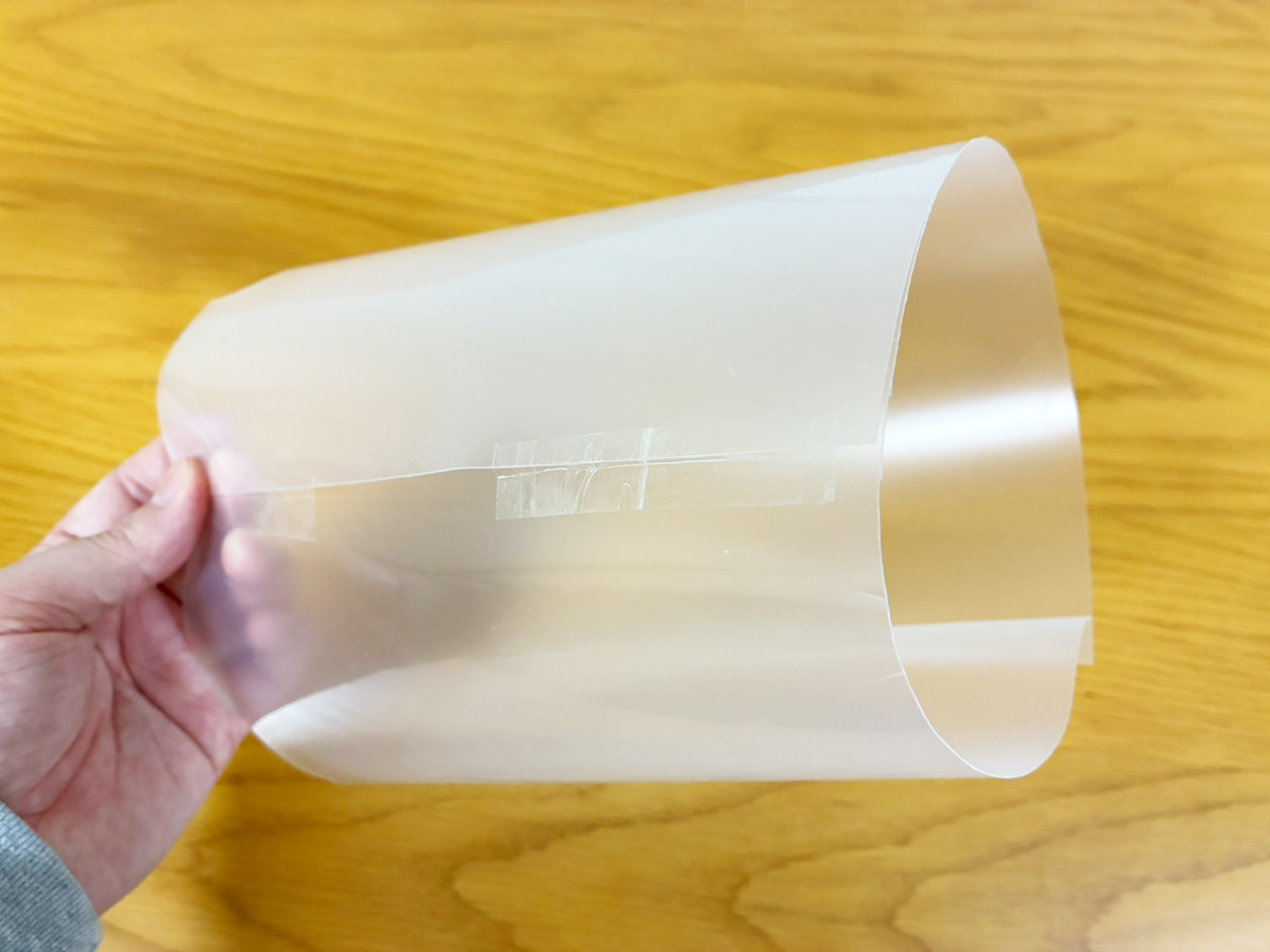 クリアファイルをゴミ箱に使う方法(撮影:grapeライフハック編集部)