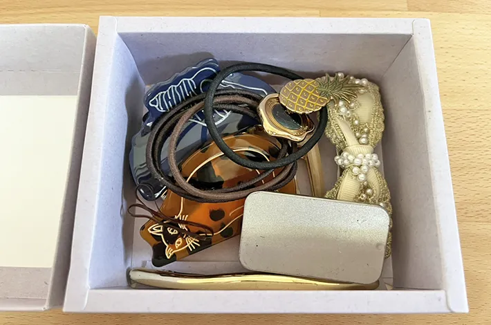 ヘアアクセサリーを入れた箱の写真（撮影：grapeライフハック編集部）