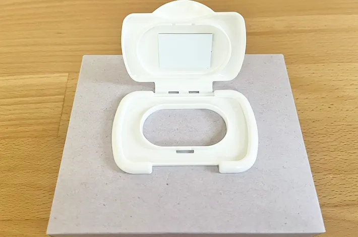 ウェットシートの蓋を貼った箱の写真（撮影：grapeライフハック編集部）