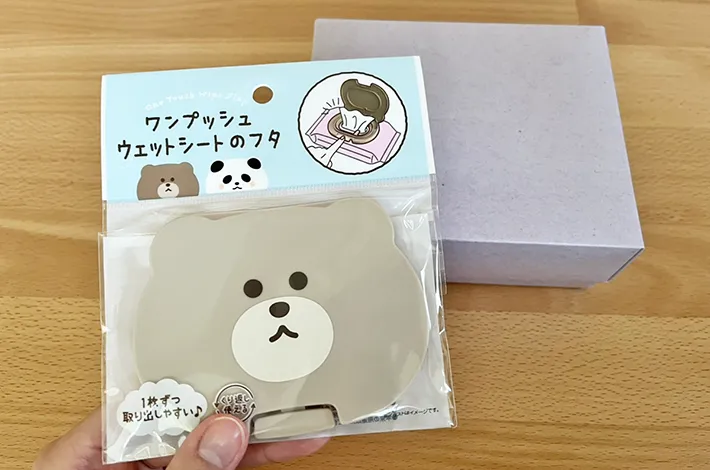 ウェットシートの蓋と箱の写真（撮影：grapeライフハック編集部）