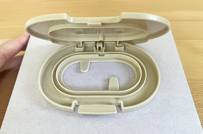 ウェットシートの蓋を貼った箱の写真（撮影：grapeライフハック編集部）