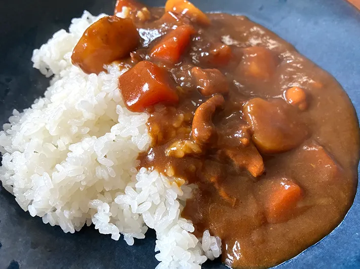 カレーライスの写真（撮影：エニママ）