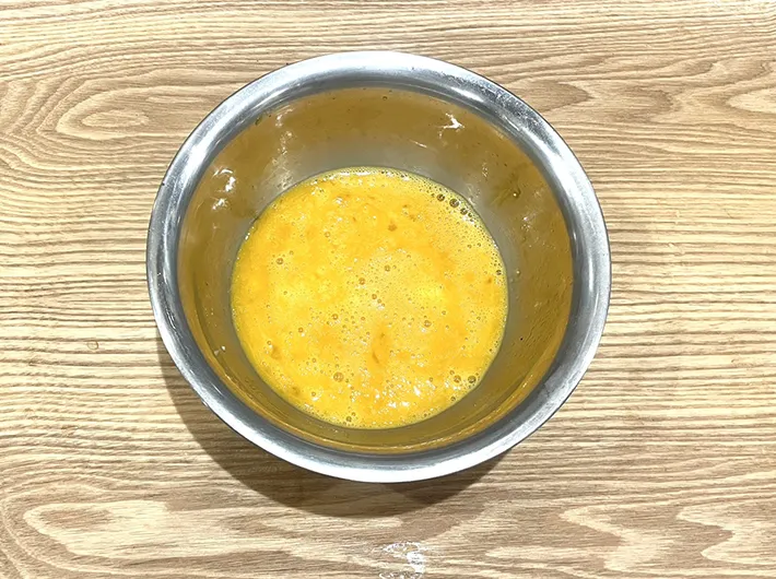 『極厚ふわふわ玉子焼き』を作る写真