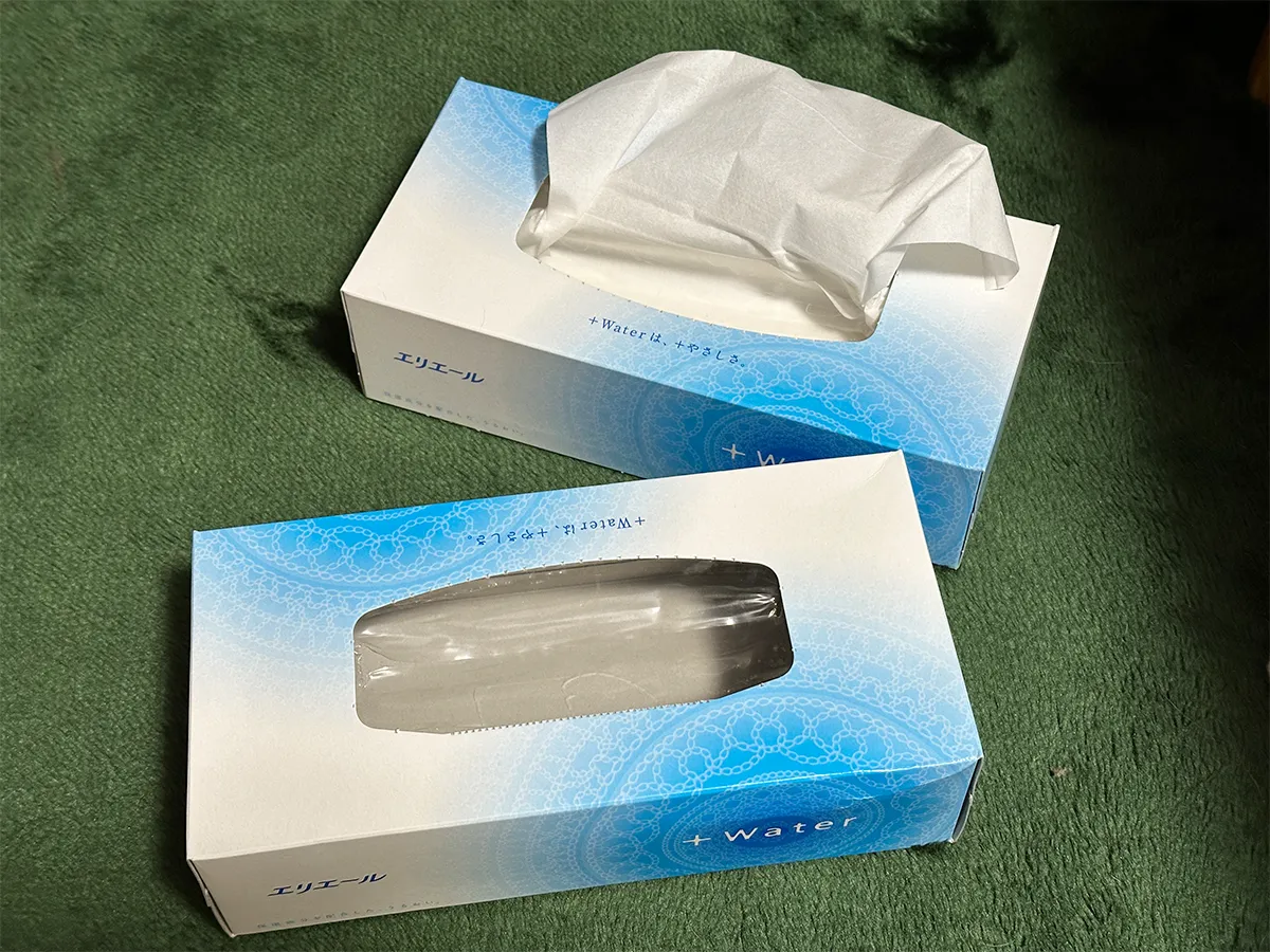 ティッシュの空箱を書類入れにする活用法の画像（撮影：grapeライフハック編集部）