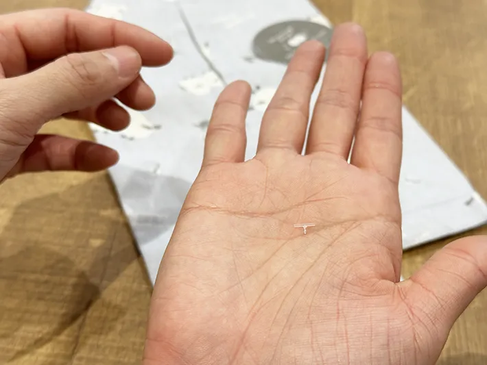 ティッシュケースのタグが取れた画像（撮影：grapeライフハック編集部）