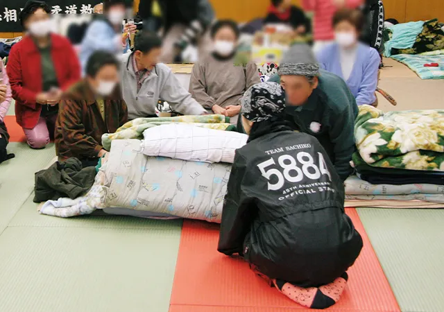 福島を訪れた小林幸子さんと地元の人の交流