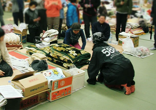 福島を訪れた小林幸子さんと地元の人の交流