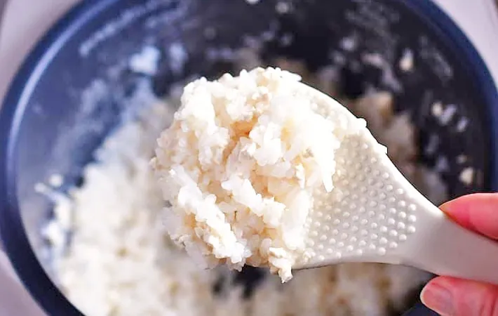 『豆腐のかさましご飯』を作る写真（撮影：小泉明代）