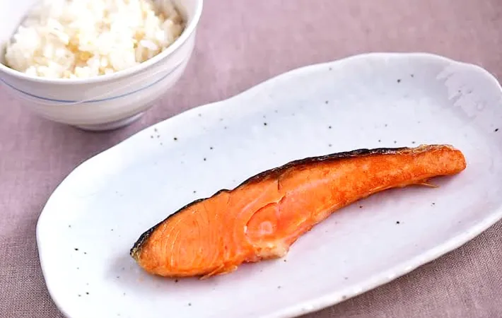 『焼き鮭と豆腐のかさましご飯』の写真（撮影：小泉明代）
