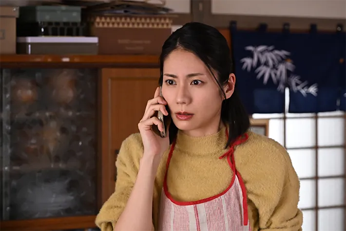 『夫に間違いありません』に出演する松下奈緒さんが写る場面写真