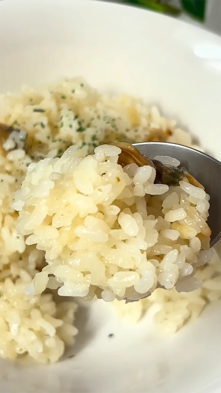 アサリのパスタソースを使った炊き込みご飯の写真