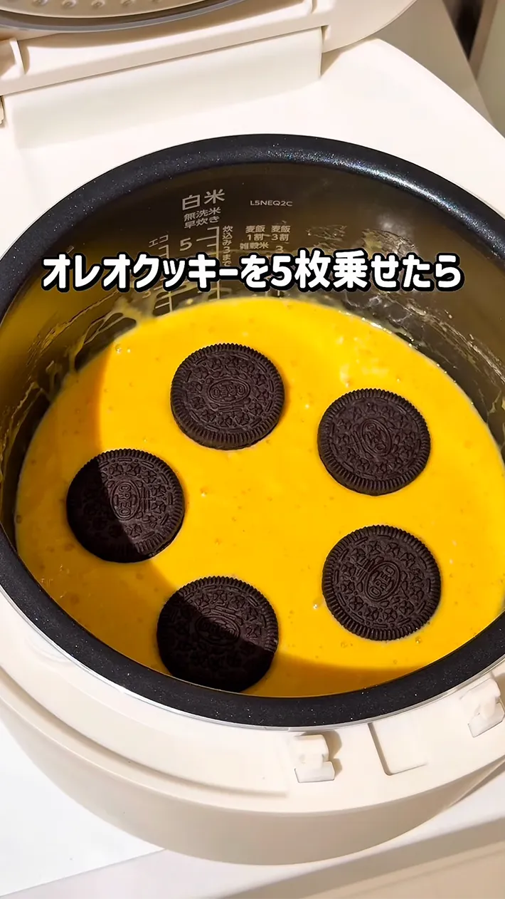 オレオなどケーキの材料の写真