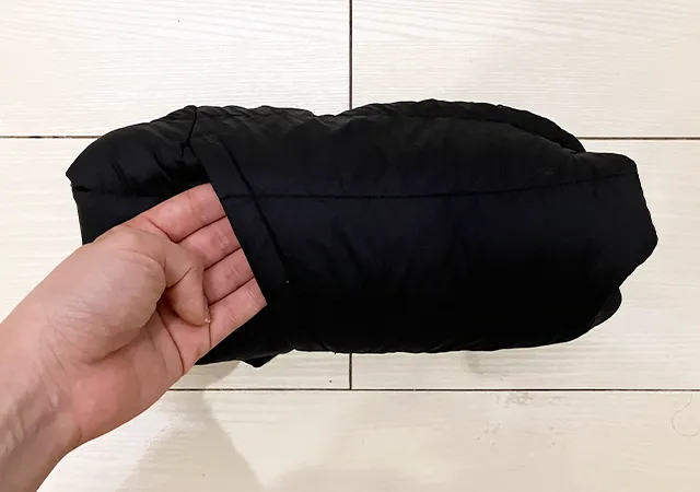 畳んだベスト（撮影：grapeライフハック編集部）