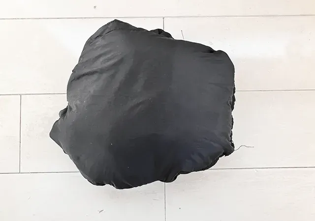 畳んだベスト（撮影：grapeライフハック編集部）