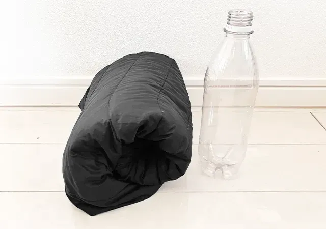 軽く畳んだベスト（撮影：grapeライフハック編集部）