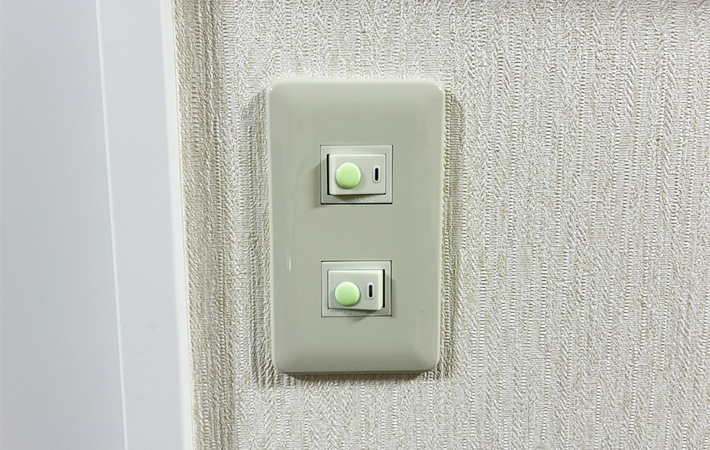 セリアの蓄光シールの便利な使い方紹介画像（撮影：grapeライフハック編集部）