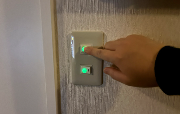 セリアの蓄光シールの便利な使い方紹介画像（撮影：grapeライフハック編集部）