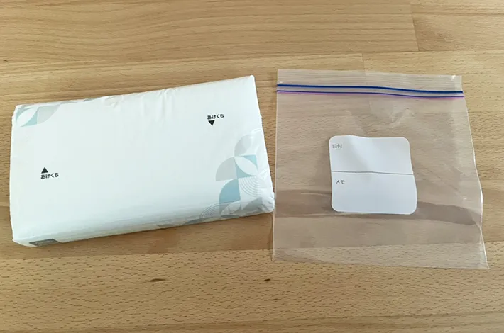 ジッパー袋とティッシュの写真（撮影：grapeライフハック編集部）