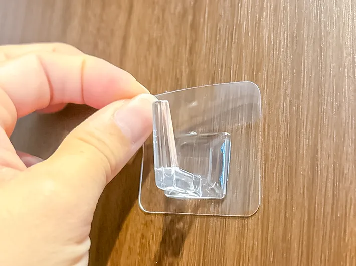 玄関収納に張りつけた写真（撮影：キジカク）