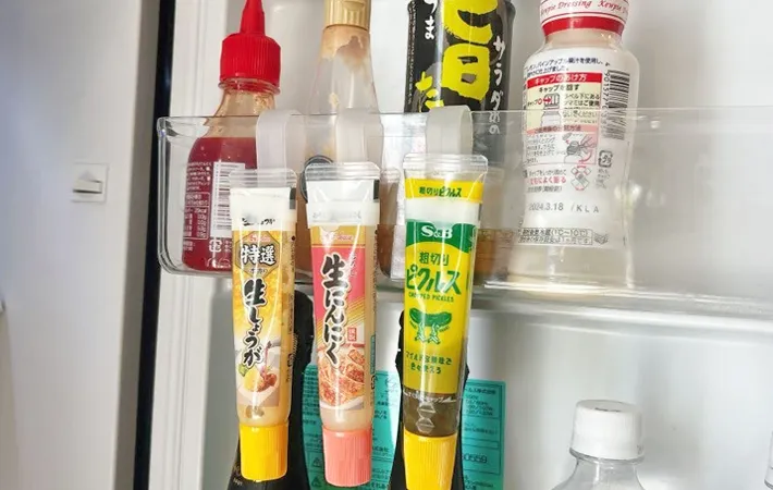 『つっぱり棒に掛けられる！ツールフック』の使用写真（撮影：キジカク）