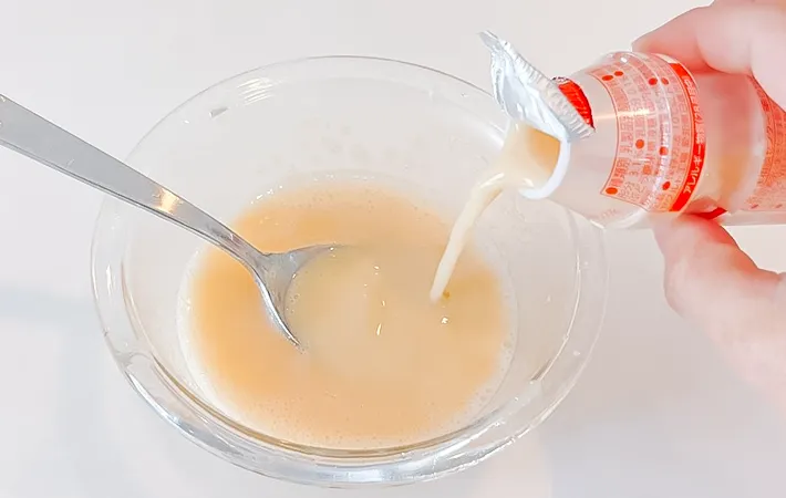 『ヤクルトグミ』を作る写真（撮影：キジカク）