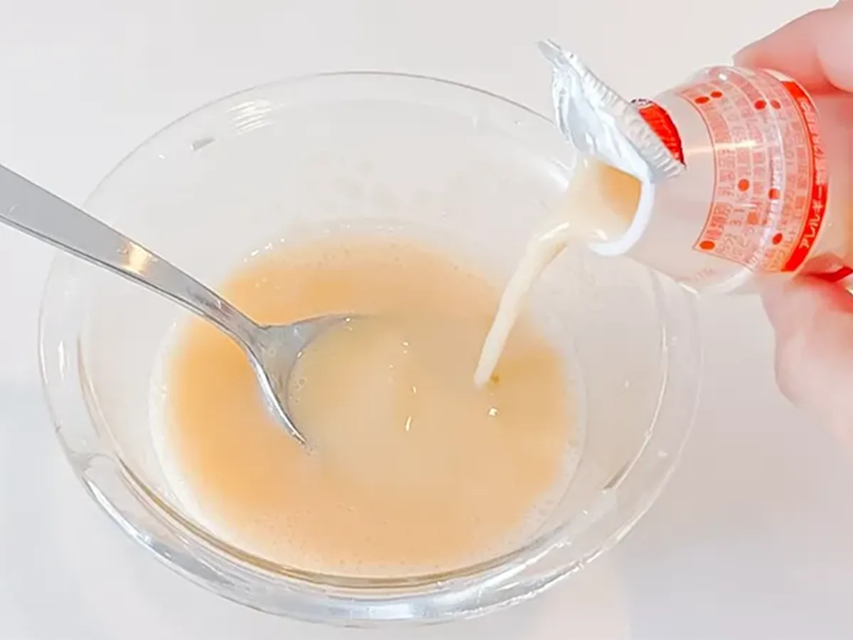 『ヤクルトグミ』を作る写真(撮影:キジカク)