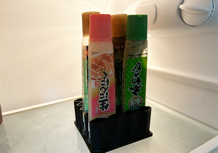 セリアの『ステーショナリースタンド』の活用法（撮影：grapeライフハック編集部）