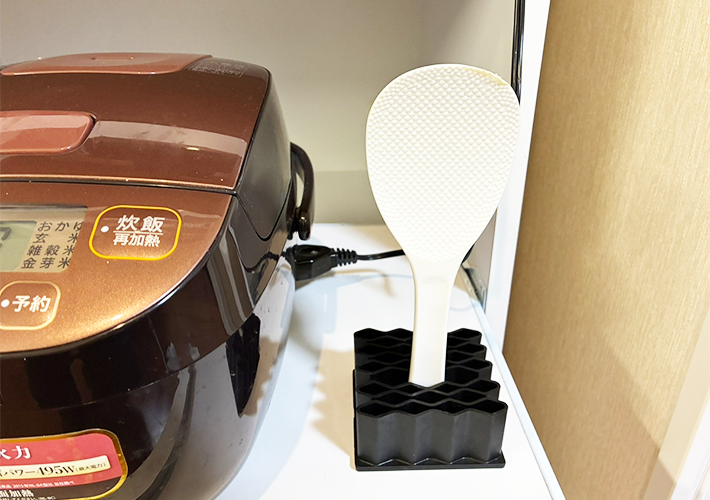 セリアの『ステーショナリースタンド』の活用法（撮影：grapeライフハック編集部）