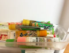 セリアの『ステーショナリースタンド』の活用法（※撮影：grapeライフハック編集部）