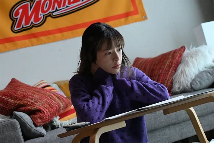 『夫に間違いありません』に出演する桜井ユキさんが写る場面写真