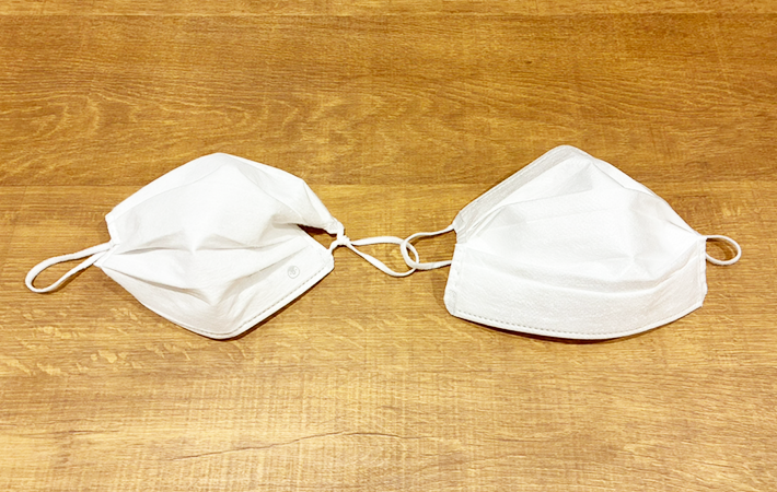 大人用マスクを子供サイズにする方法（撮影：grapeライフハック編集部）