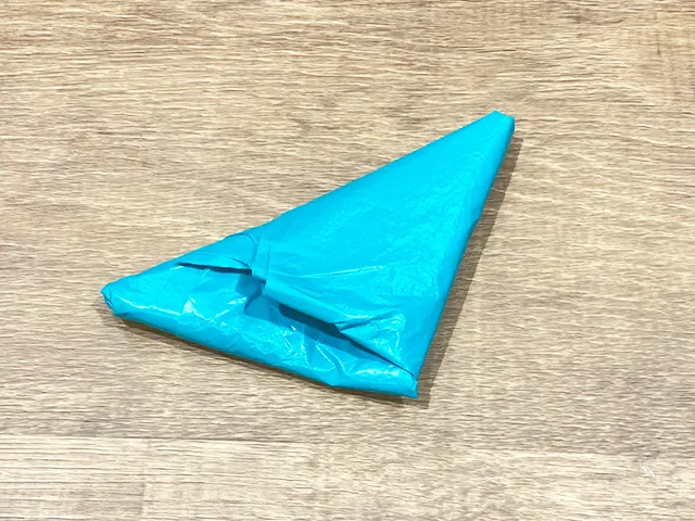 レジ袋を『三角折り』にした（撮影：grapeライフハック編集部）