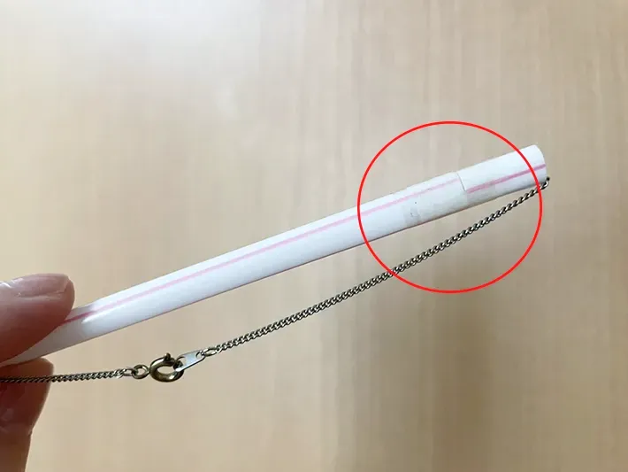 ローをテープで留めた写真（撮影：grapeライフハック編集部）