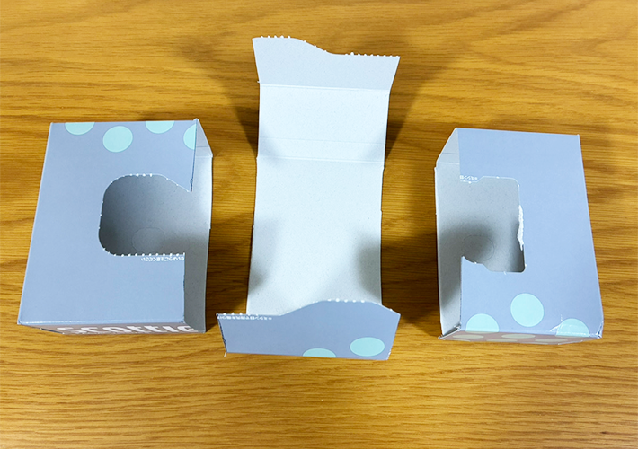 カットしたティッシュの空箱の写真（撮影：grapeライフハック編集部）