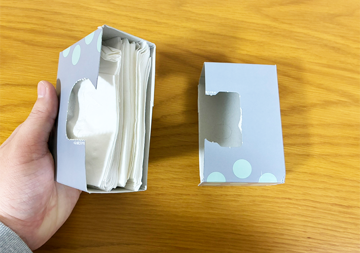ティッシュの空箱で工作する写真（撮影：grapeライフハック編集部）